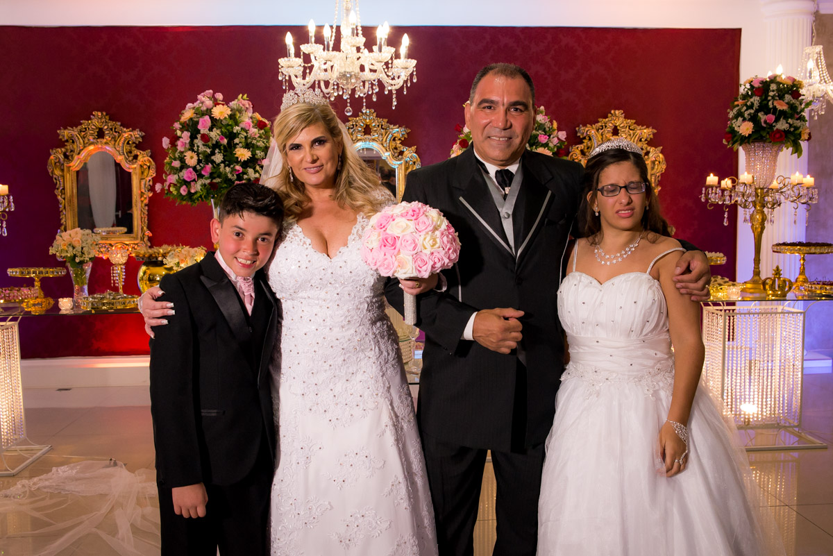 noivos com os filhos fotógrafo fabio doria 