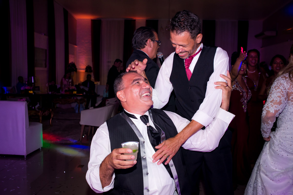 noivo bêbado no casamento fotografo fabio doria