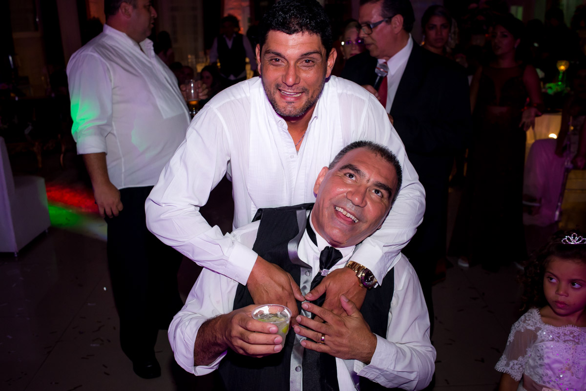 noivo bêbado no casamento 