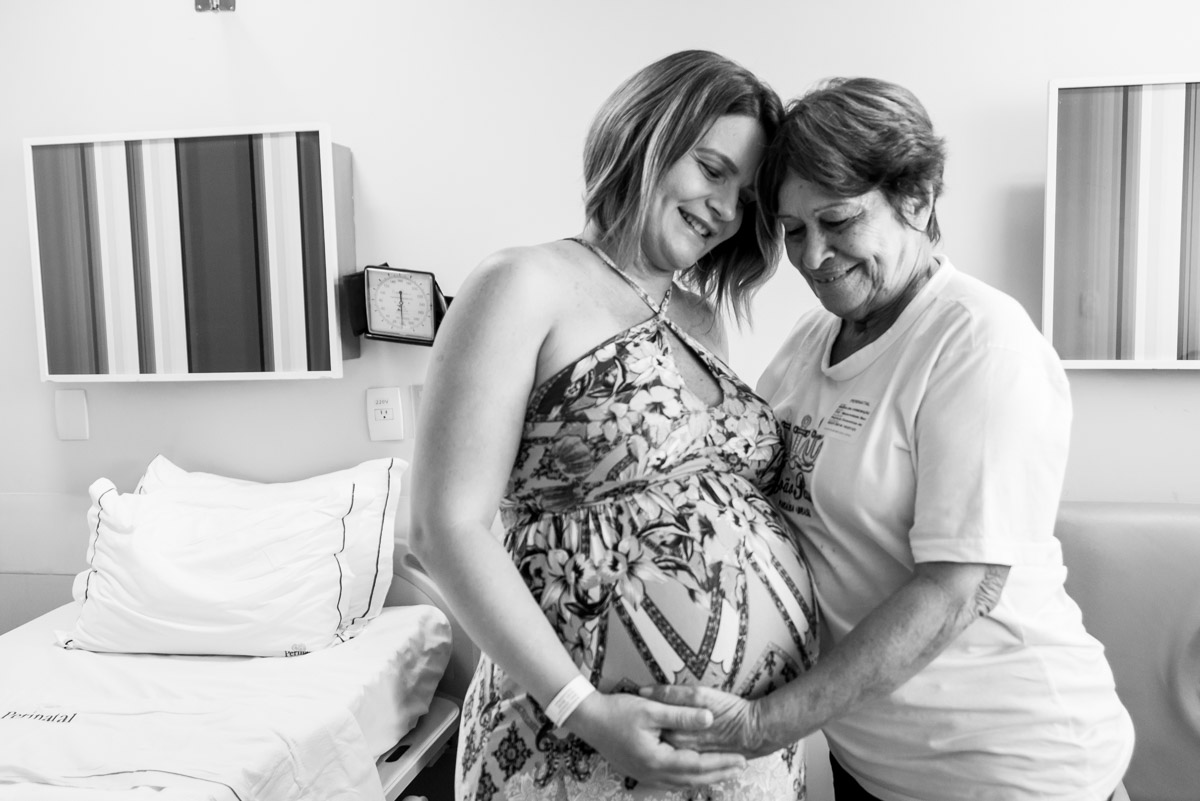 mãe e filha na maternidade