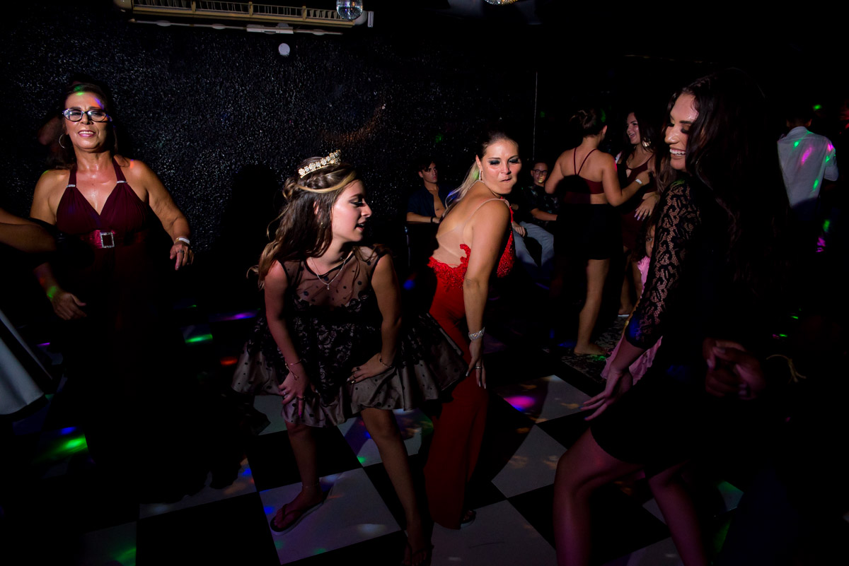 debutante dança com amigas na pista de dança fotógrafo fabio doria o melhor do rio de janeiro 