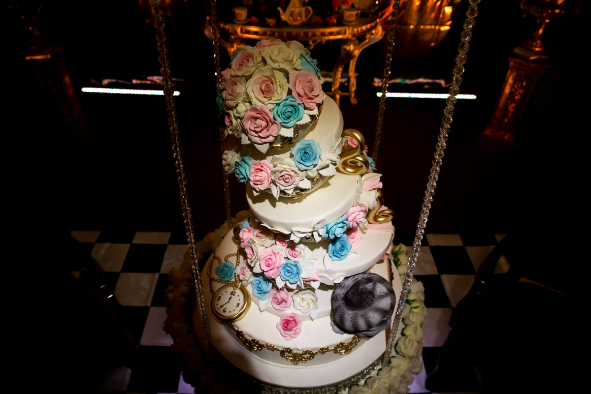 bolo temático para festa de 15 anos alice no país das maravilhas