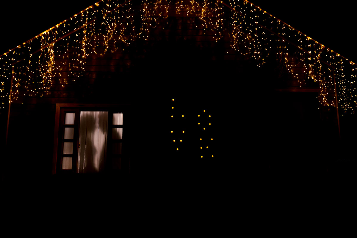 silhueta dos noivos no chalé de madeira salão iris em bangu fotógrafo fabio doria o melhor do rio de janeiro