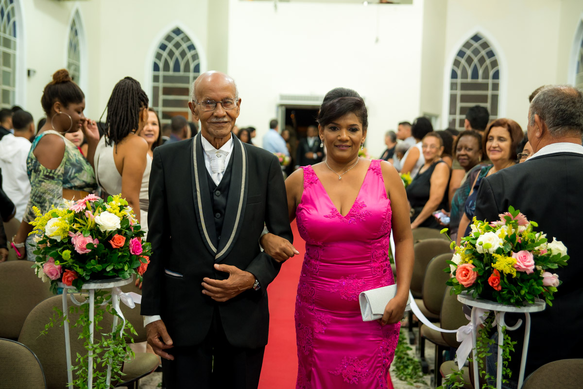 Primeira Igreja Batista de Moça Bonita bangu mãe da noiva entrando com sogro da noiva