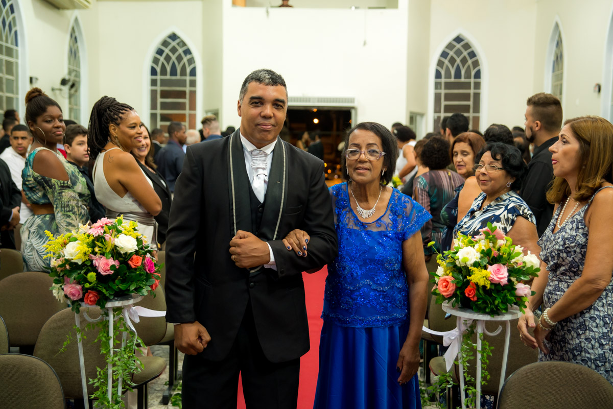 Primeira Igreja Batista de Moça Bonita em bangu pai da noiva entra com avó da noiva