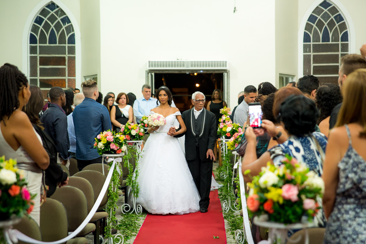 noiva sobe com avô no altar 