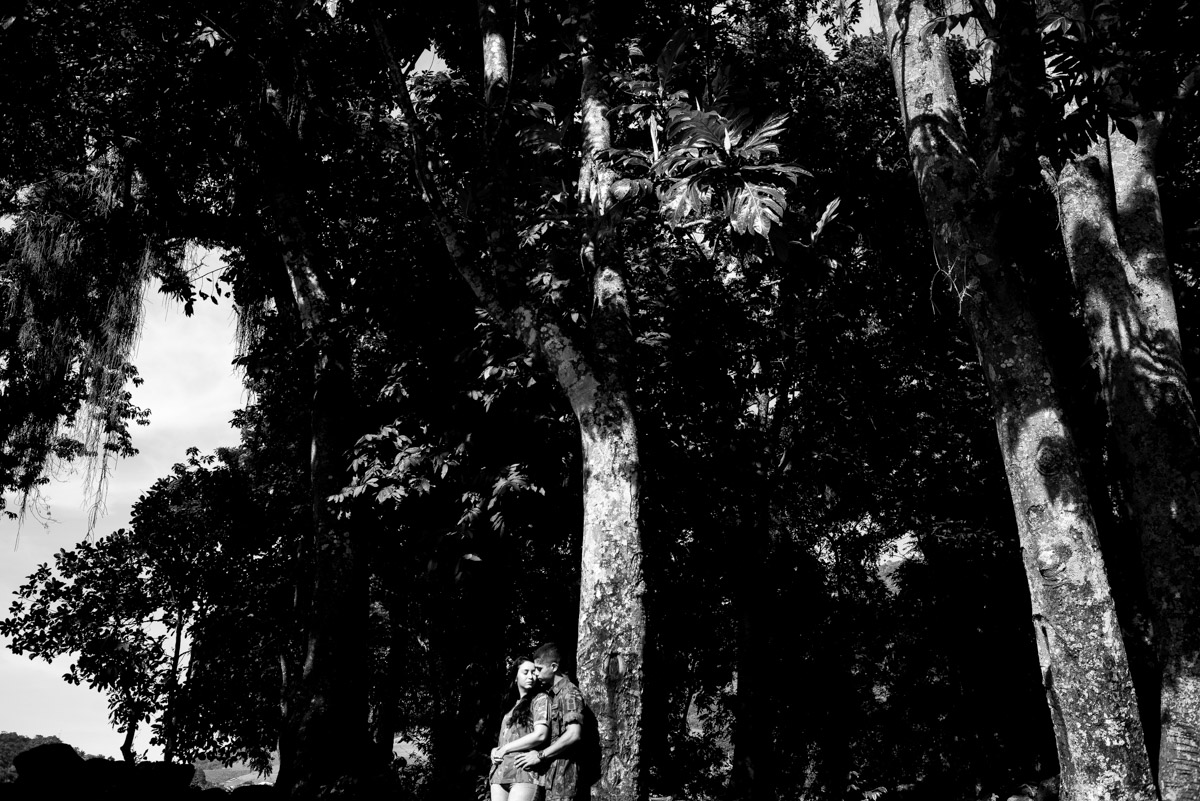 casal em ensaio externo rústico reserva de sahy fotógrafo fabio doria o melhor do rio de janeiro 