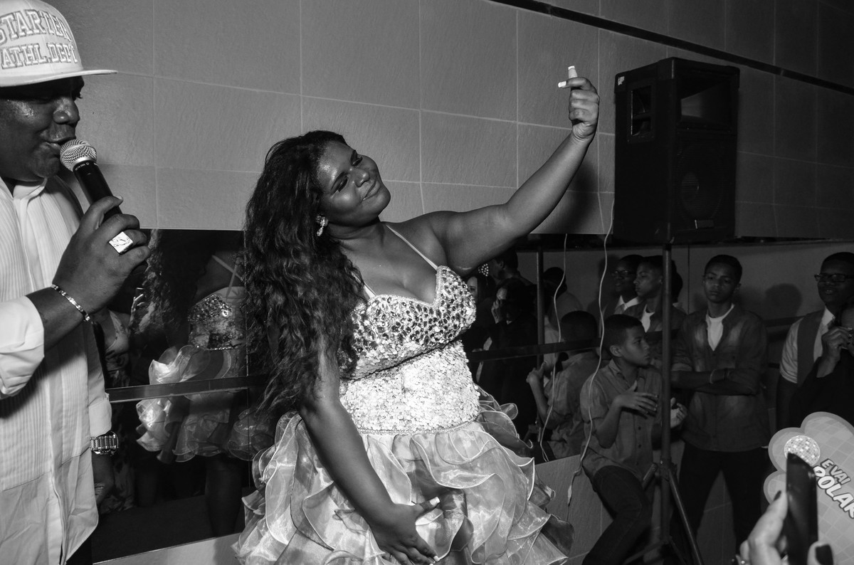 mc marcinho dançando com a filha na festa de 15 anos com o melhor fotografo do coliseum fabio doria