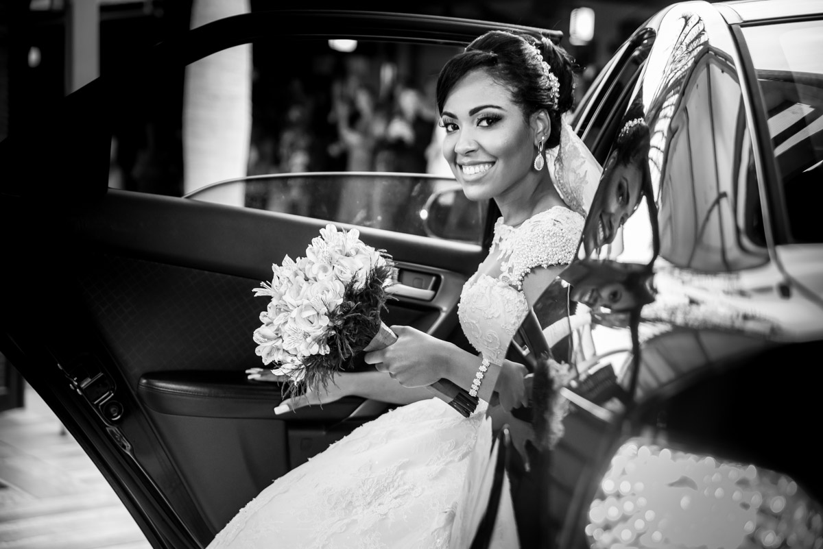 noiva saindo do carro fotógrafo fabio doria 