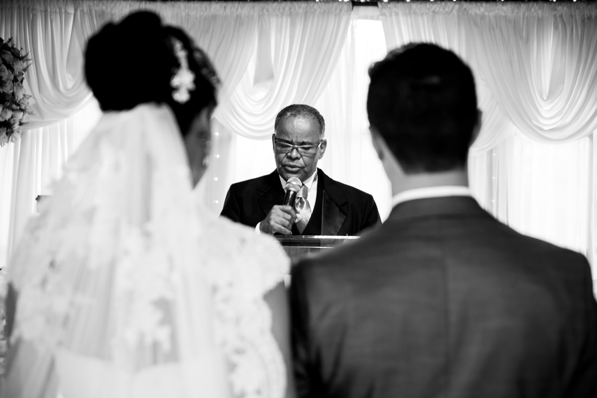 cerimônia realizada pelo pai da noiva fotógrafo fabio doria 