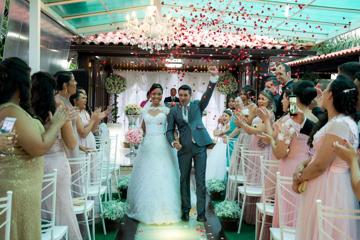 noivos comemorando fotógrafo fabio doria 