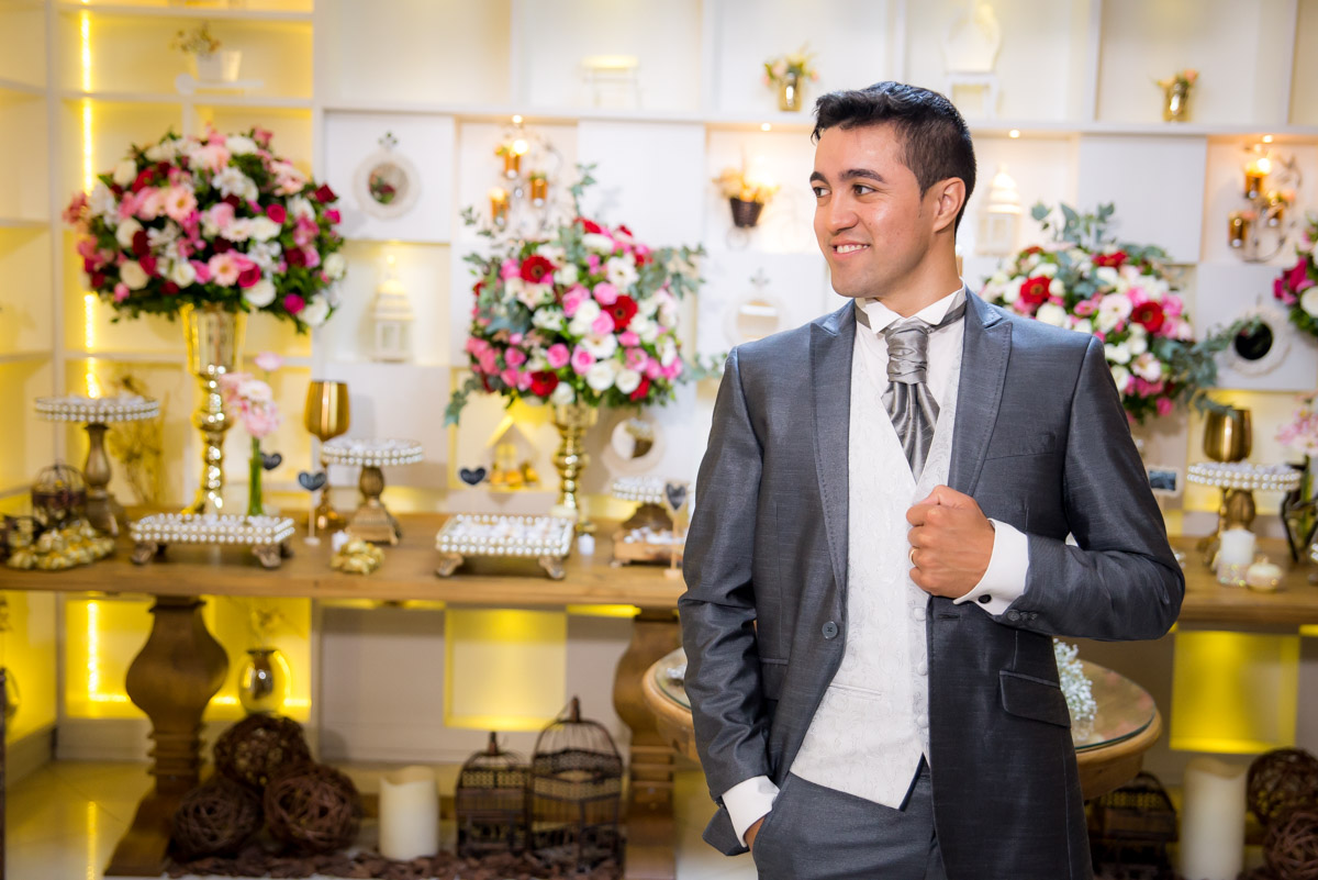 foto do noivo com terno 