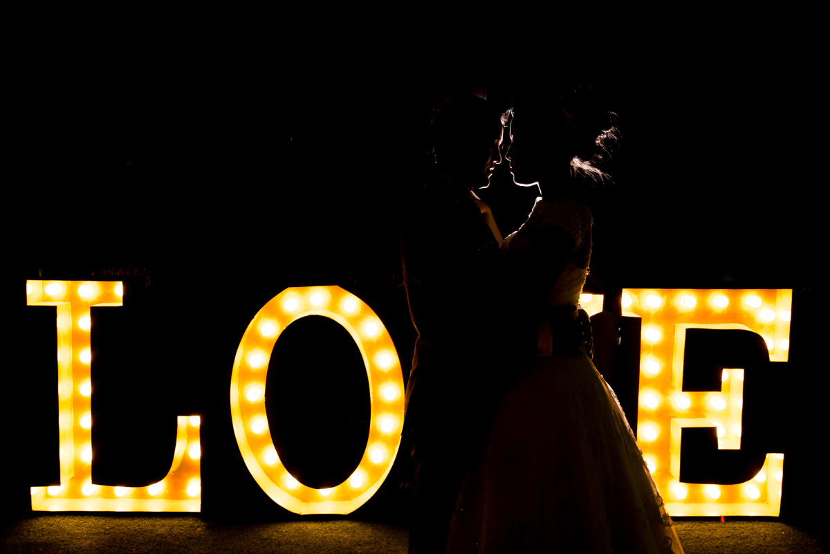 foto de casal com sombra e efeito com led