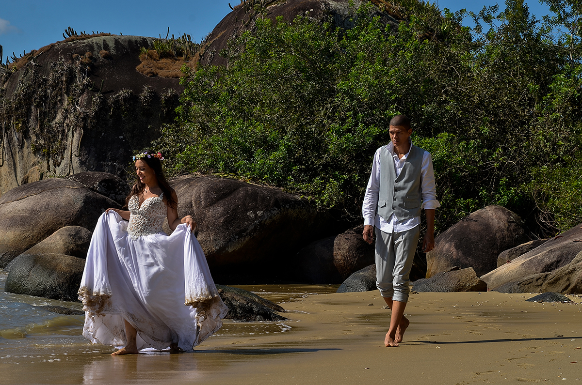 trash the dress na praia porto real fotografo fabio doria