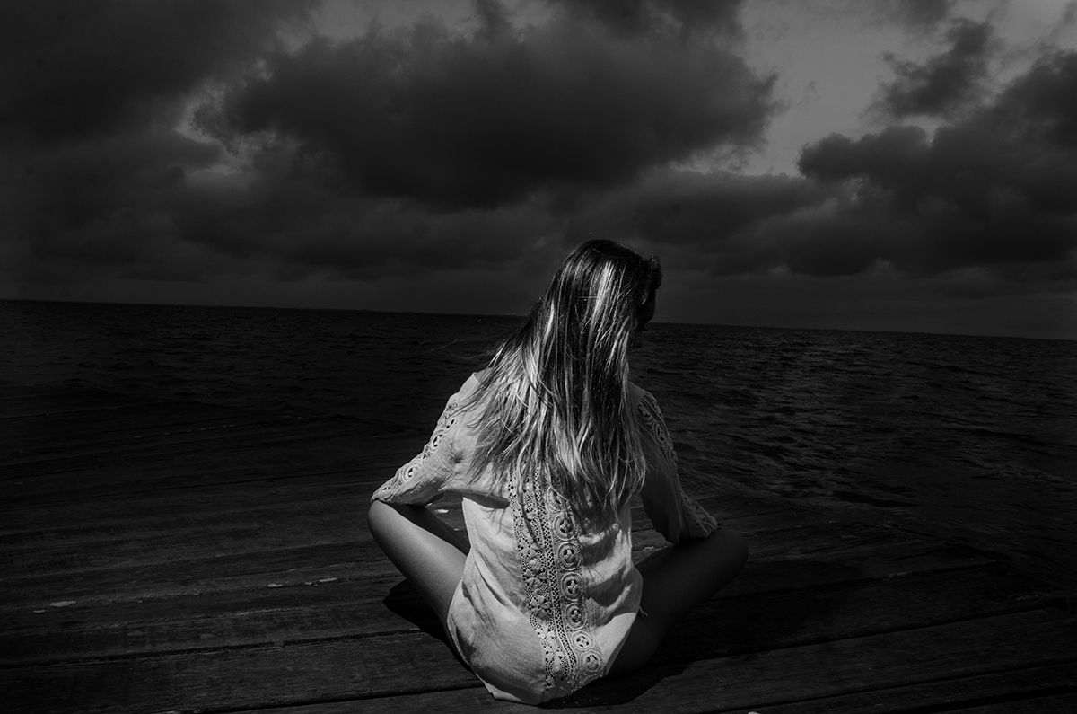 ensaio externo em iguaba região dos lagos foto em preto e branco