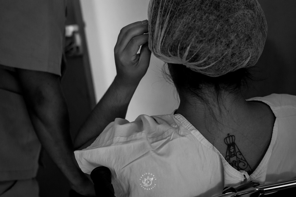 Maternidade São Francisco Niterói a chegada de Emanuel Fotógrafo de parto Fabio Doria o melhor do rio de janeiro e niterói entrada da sala de cirurgia