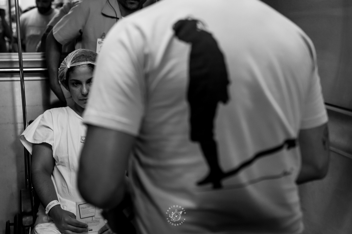 Maternidade São Francisco Niterói a chegada de Emanuel Fotógrafo de parto Fabio Doria o melhor do rio de janeiro e niterói entrada da sala de cirurgia