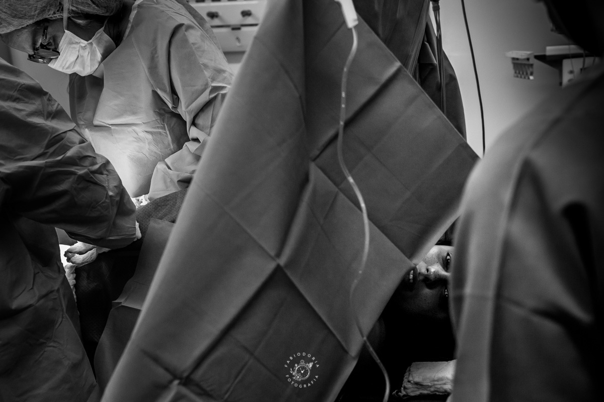 Maternidade São Francisco Niterói a chegada de Emanuel Fotógrafo de parto Fabio Doria o melhor do rio de janeiro e niterói sala de cirurgia de parto