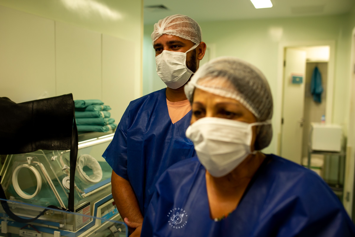 Maternidade São Francisco Niterói a chegada de Emanuel Fotógrafo de parto Fabio Doria o melhor do rio de janeiro e niterói sala de cirurgia de parto