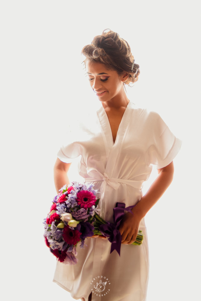 Making of noiva Buquê de Flores Roxa gérbera e rosa Hotel Mercure Rio de Janeiro Nova Iguaçu melhor fotógrafo Fabio doria