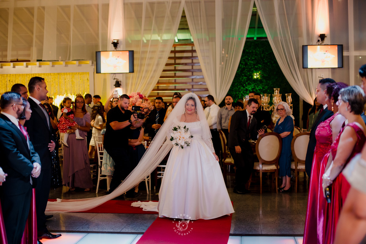 casamento decoração salão solarium em bangu noiva entrando fotógrafo fabio doria o melhor do rio de janeiro noiva entra antes do noivo