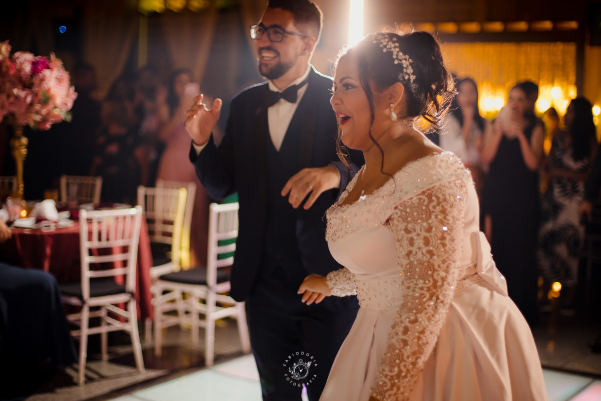 casamento salão solarium fotógrafo fabio doria o melhor do rio de janeiro noivos dançando na pista de dança