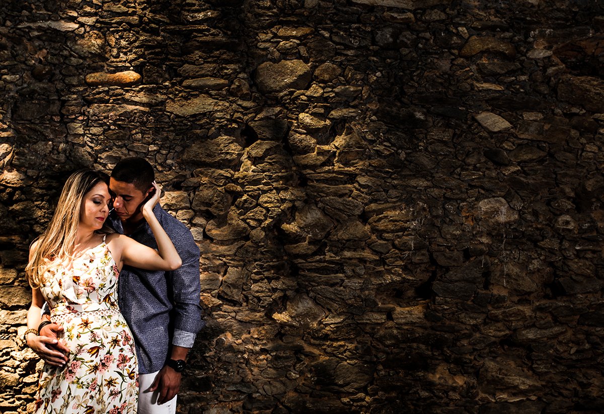 noivos na pedra em sahy fotografo fabio doria