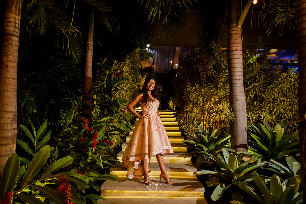 Fabio Doria Melhor fotógrafo do Rio de Janeiro, campo grande e do salão Jardim Alhambra - fotógrafo de 15 anos, debutante e casamento. Pose de debutante vestido Rosê salão Jardim Alhambra