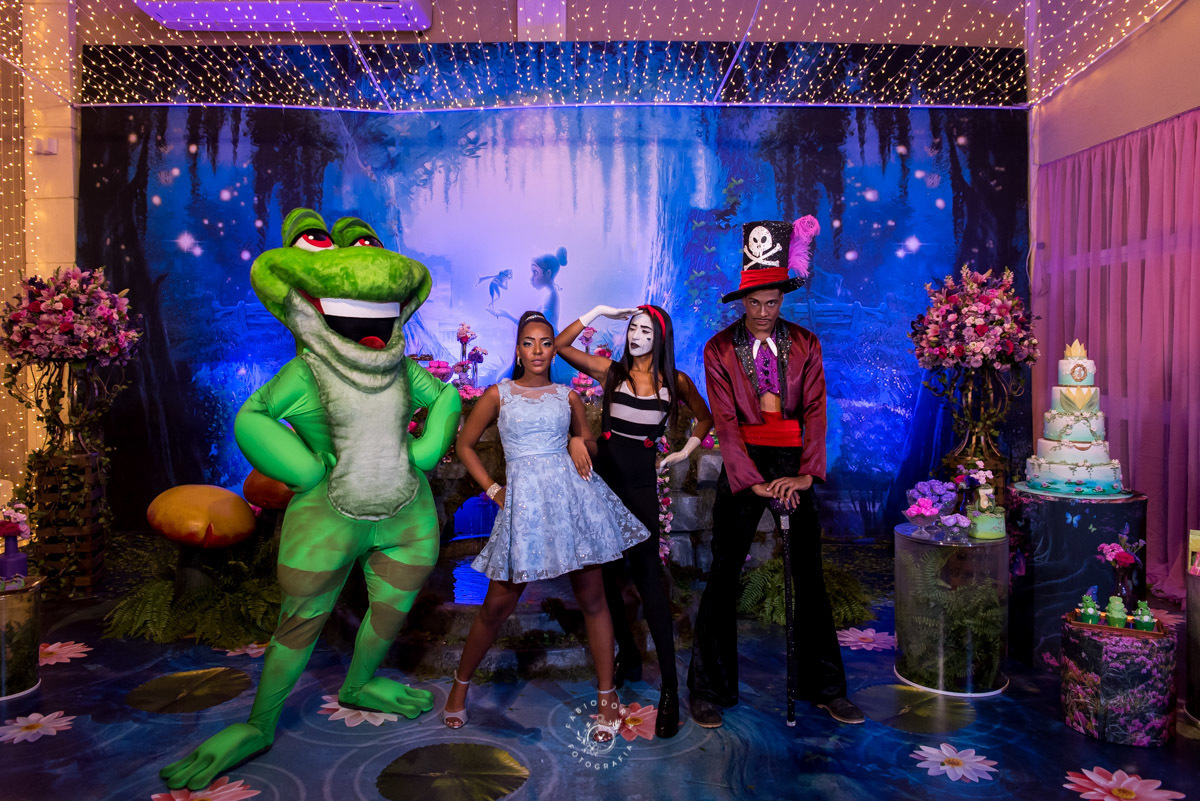 fotógrafo de 15 anos - Salão River Party Bangu - Fabio Doria o melhor fotógrafo do Rio de Janeiro - tema para 15 anos A princesa e o sapo com personagens 