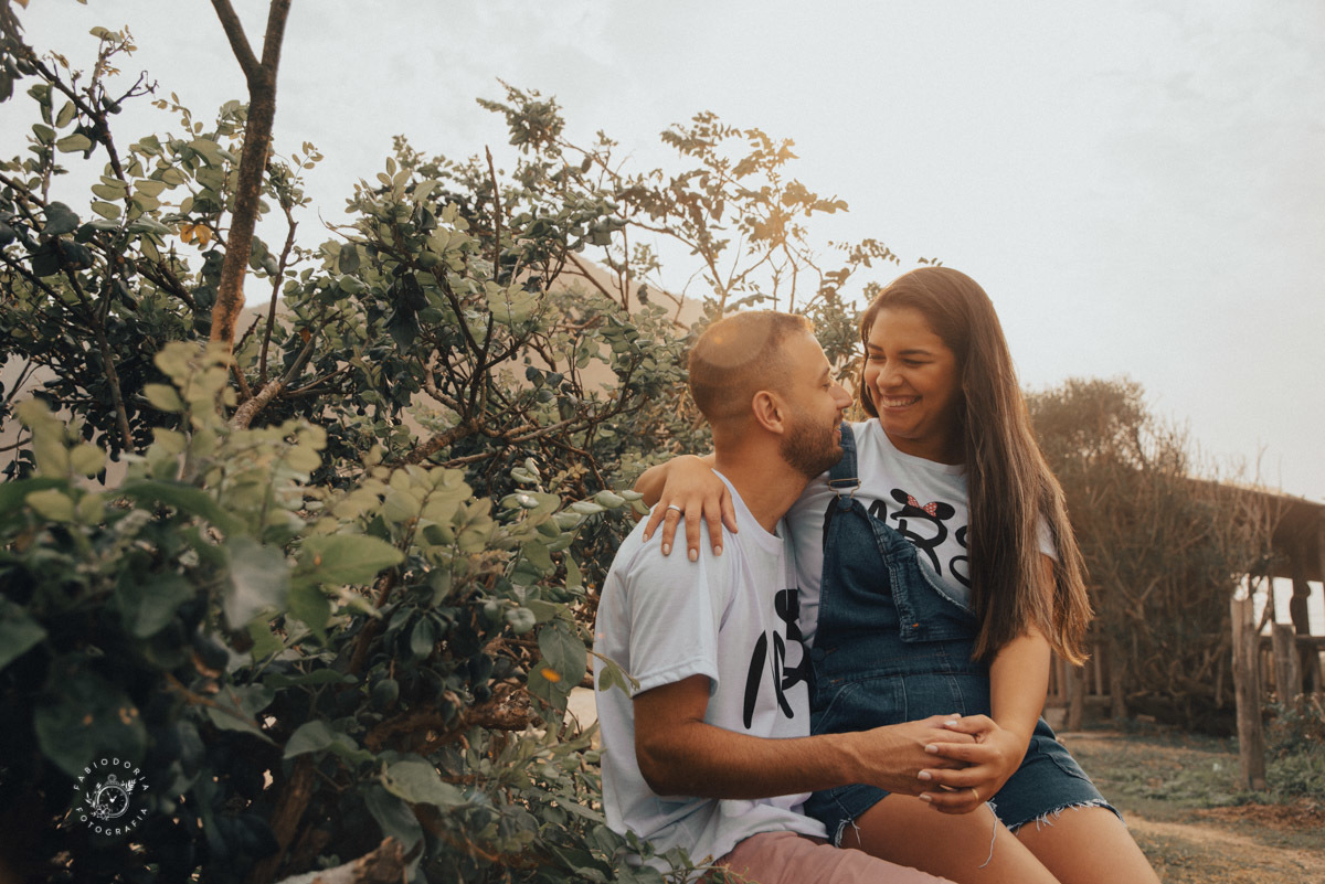 Ensaio externo de casal pré-wedding, poses o que usar - Praia da Reserva, Recreio dos bandeirantes, Grumari - Melhor fotógrafo do rio de janeiro Fabio Doria 