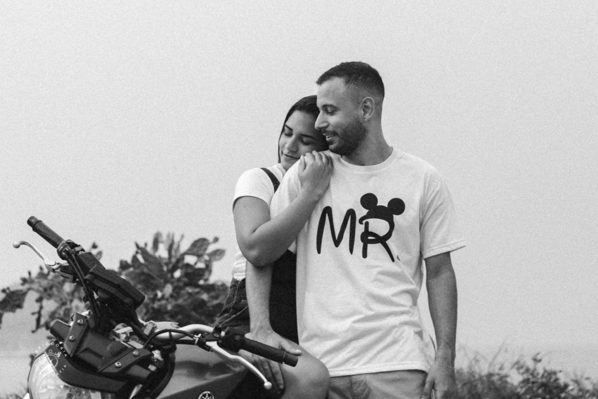 Ensaio externo de casal pré-wedding, poses o que usar - Praia da Reserva, Recreio dos bandeirantes, Grumari - Melhor fotógrafo do rio de janeiro Fabio Doria 