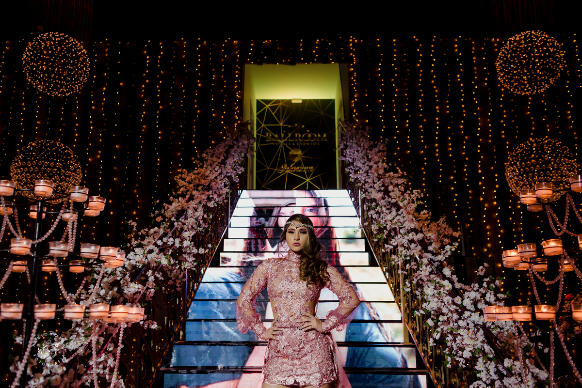 festa de 15 anos, escada led com fotos | Salão Ballrrom Solarium | Fotógrafo Fabio Doria o melhor do Rio de Janeiro