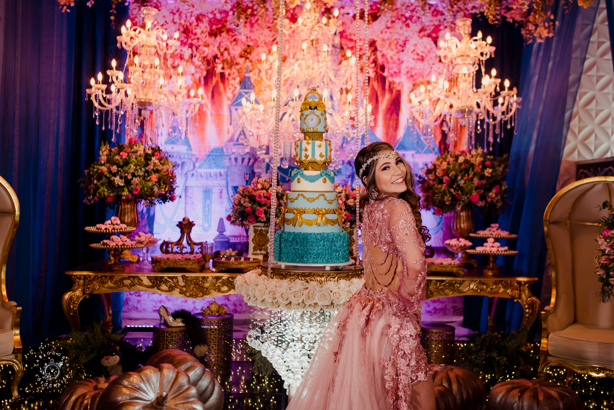 festa de 15 anos, tema cinderela, bolo suspenso | Salão Ballrrom Solarium | Fotógrafo Fabio Doria o melhor do Rio de Janeiro