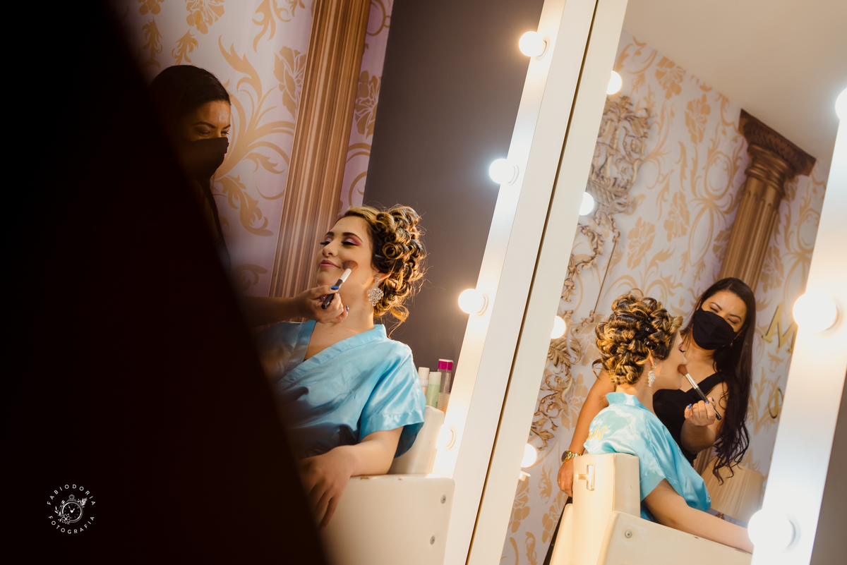 making of debutante se maquiando | Salão Ballrrom Solarium | Fotógrafo Fabio Doria o melhor do Rio de Janeiro