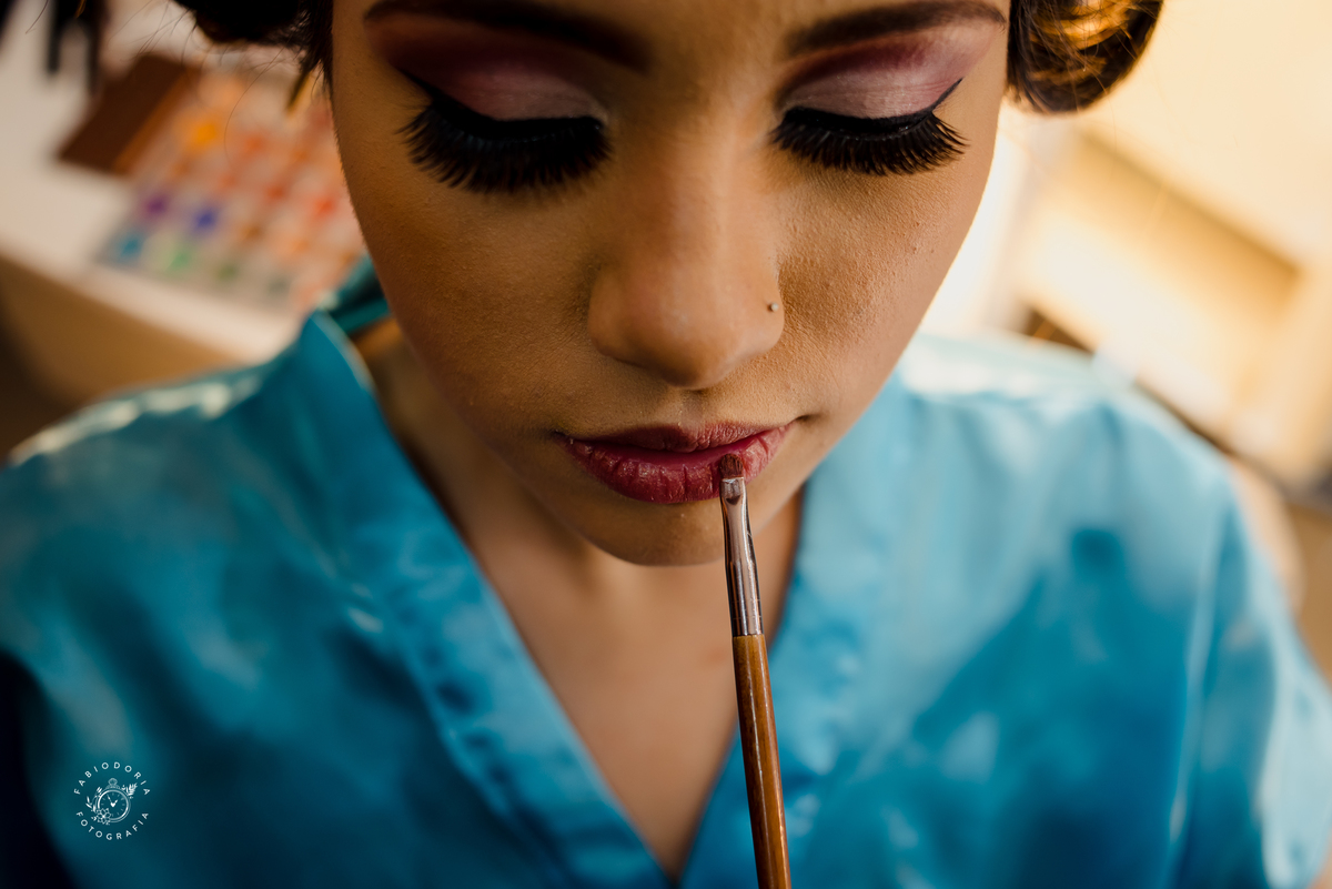 making of debutante se maquiando | Salão Ballrrom Solarium | Fotógrafo Fabio Doria o melhor do Rio de Janeiro