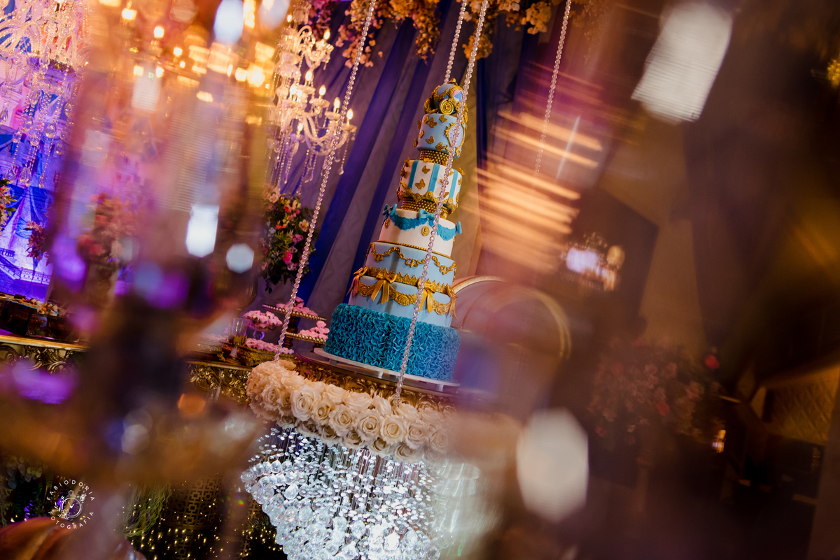 Tema Cinderela festa de 15 anos, bolo suspenso | Salão Ballrrom Solarium | Fotógrafo Fabio Doria o melhor do Rio de Janeiro