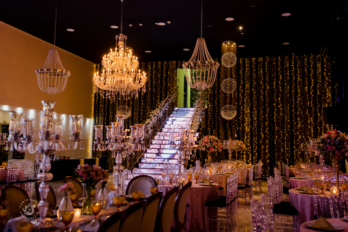 Tema Cinderela festa de 15 anos, escada led | Salão Ballrrom Solarium | Fotógrafo Fabio Doria o melhor do Rio de Janeiro