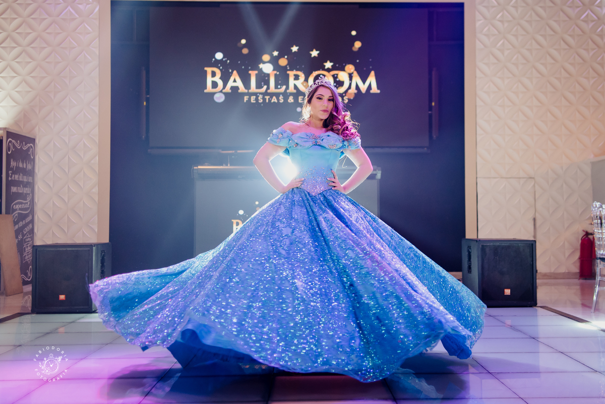 Tema Cinderela festa de 15 anos | Salão Ballrrom Solarium | Fotógrafo Fabio Doria o melhor do Rio de Janeiro | Debutante com vestido azul