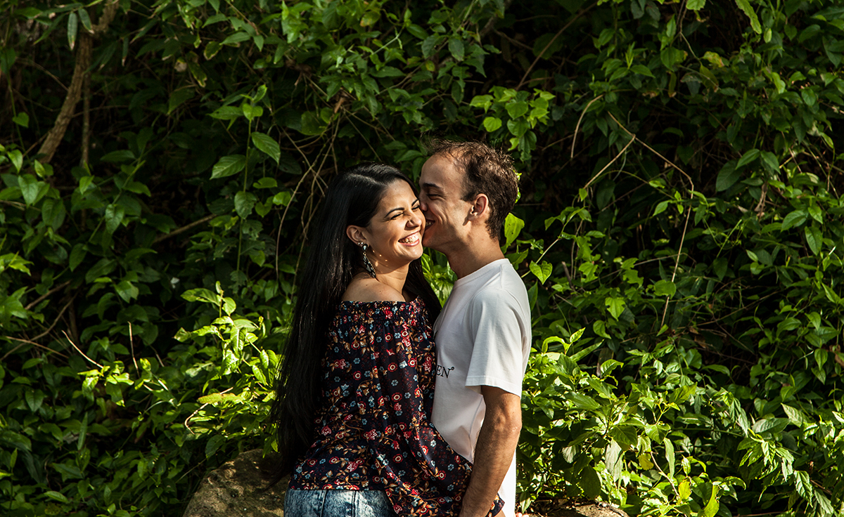 foto de ensaio de casal externo na floresta de grumari com o melhor fotografo fabio doria