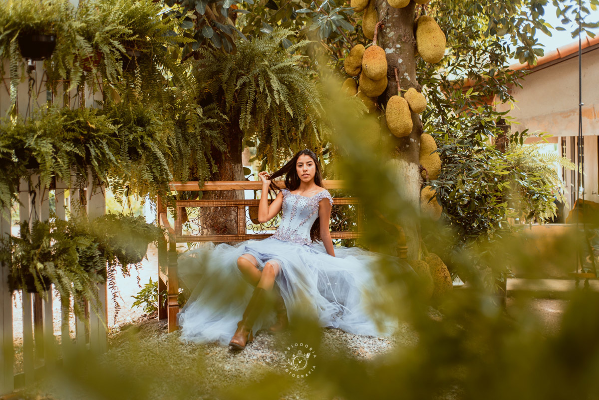 Ensaio externo 15 anos em sítio com vestido de princesa e bota - Fotógrafo Fabio Doria o melhor do Rio de Janeiro