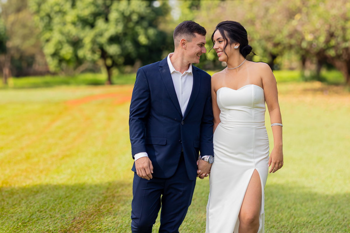 Fotógrafo de casamento em Ribeirão Preto registra momentos emocionantes do casamento de Larissa e Diego com fotos espontâneas, naturais e cheias de sentimento.
