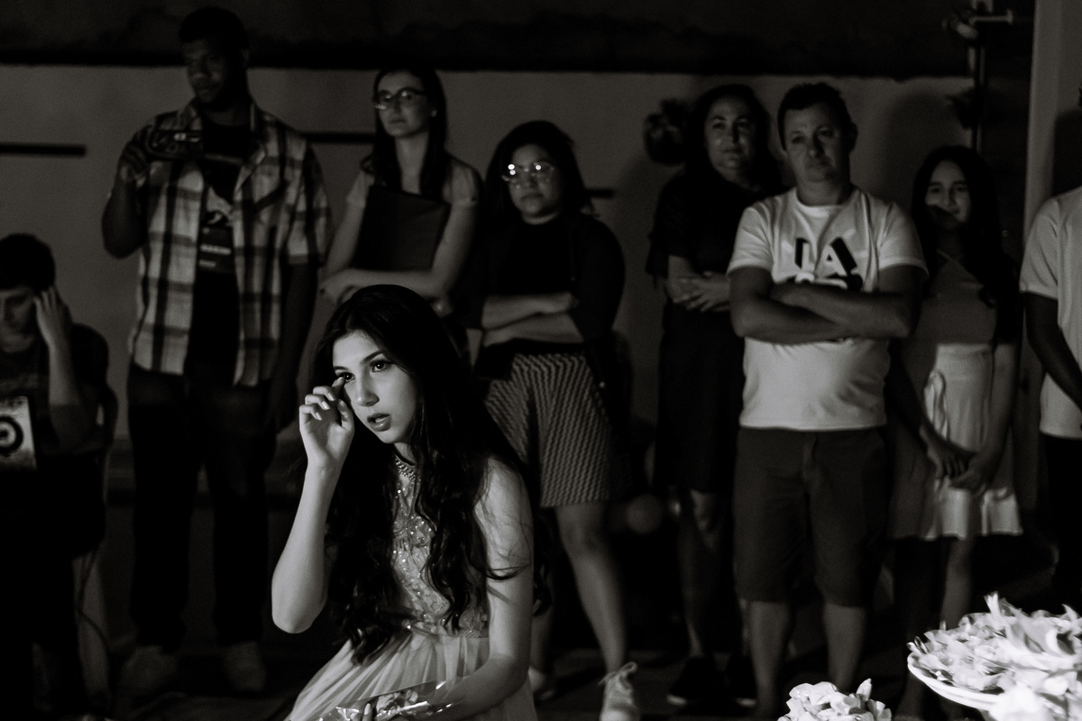 Fotografia profissional do aniversário de 15 anos da Mariana em Ribeirão Preto, com ensaio fotográfico elegante e festa cheia de emoção. Registro de momentos únicos da debutante em seu grande dia, com decoração especial e ambiente alegre. Fotos de debutan