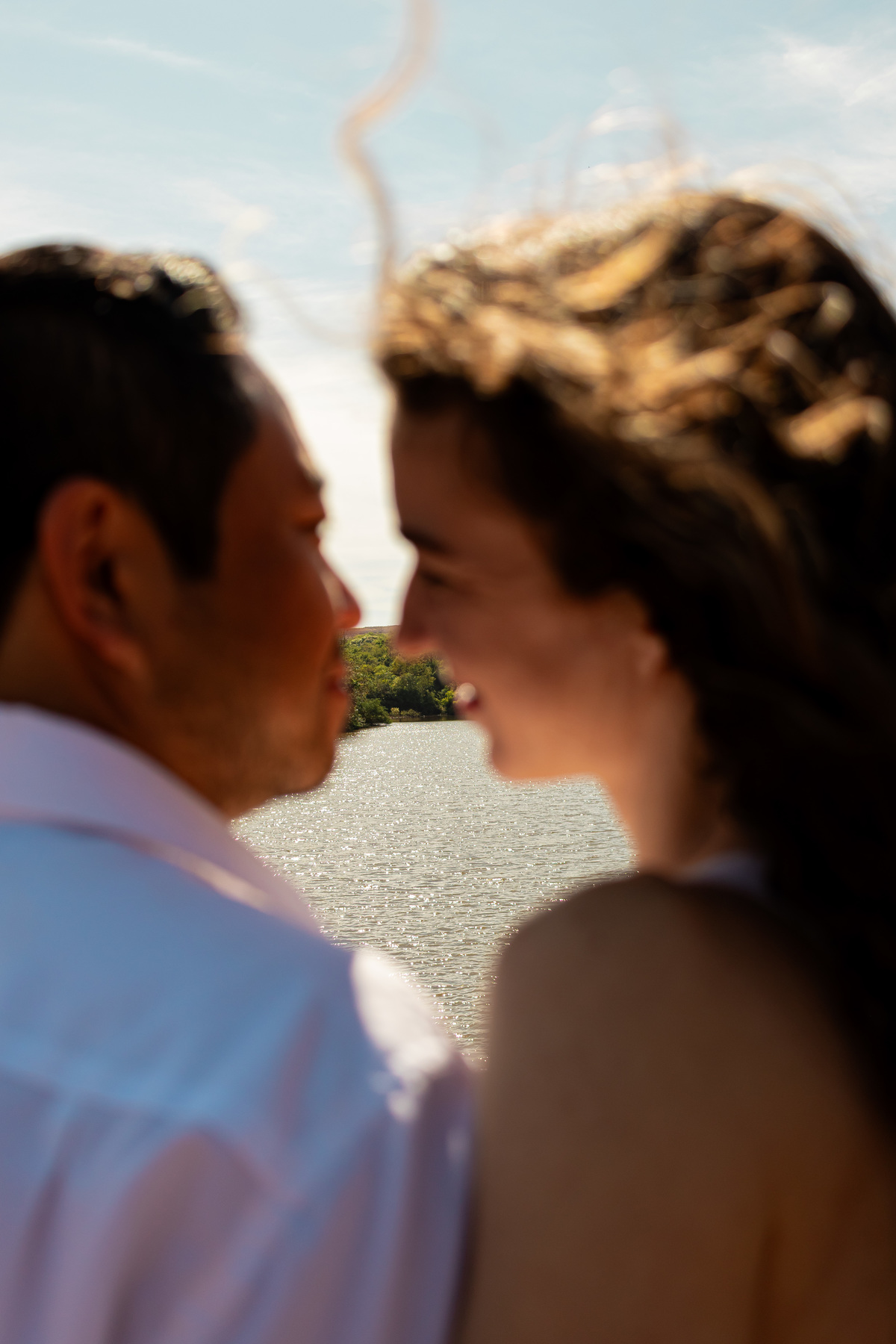 Ensaio pré-wedding em Ribeirão Preto realizado no Parque Olhos D’Água. Fotos românticas, naturais e cheias de emoção, capturadas por fotógrafo profissional especializado em casamentos e ensaios de casal ao ar livre.