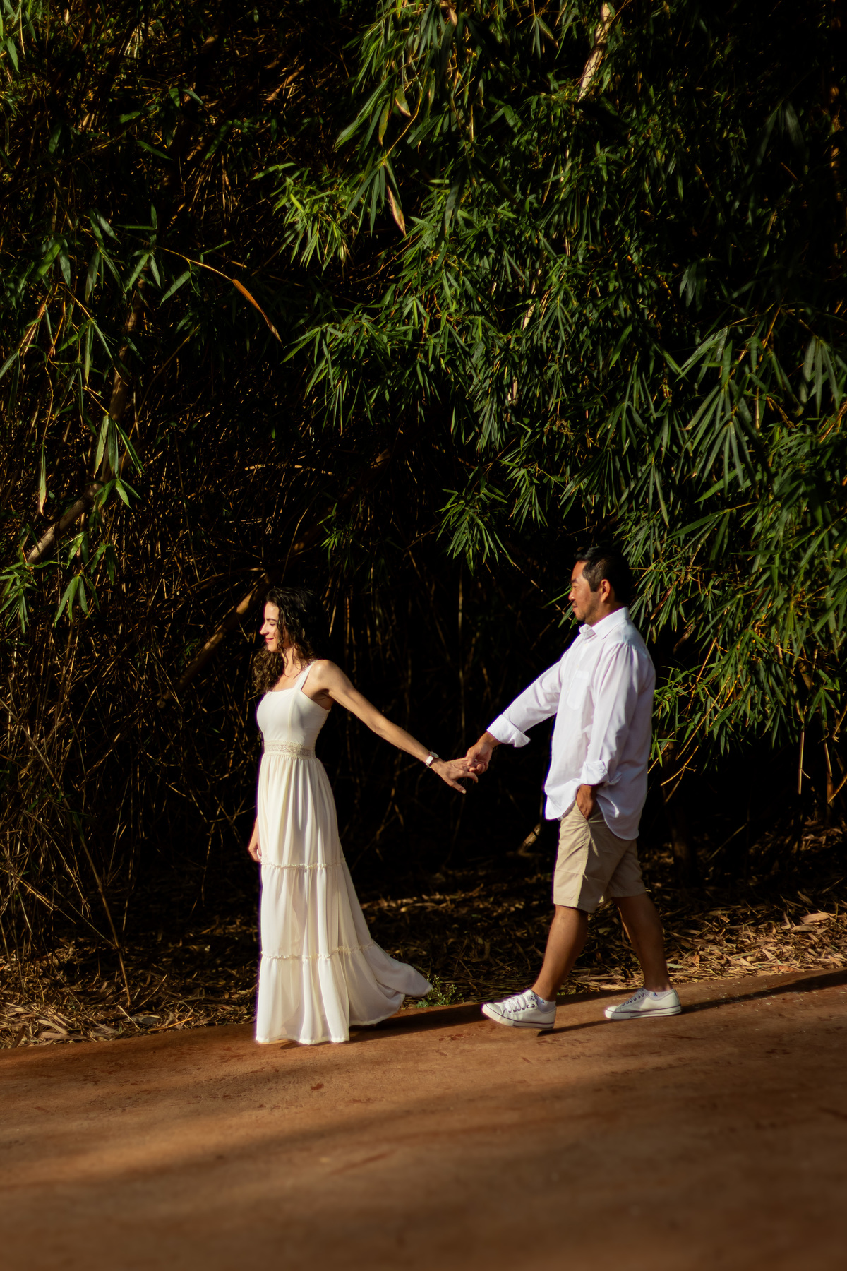 Ensaio pré-wedding em Ribeirão Preto realizado no Parque Olhos D’Água. Fotos românticas, naturais e cheias de emoção, capturadas por fotógrafo profissional especializado em casamentos e ensaios de casal ao ar livre.