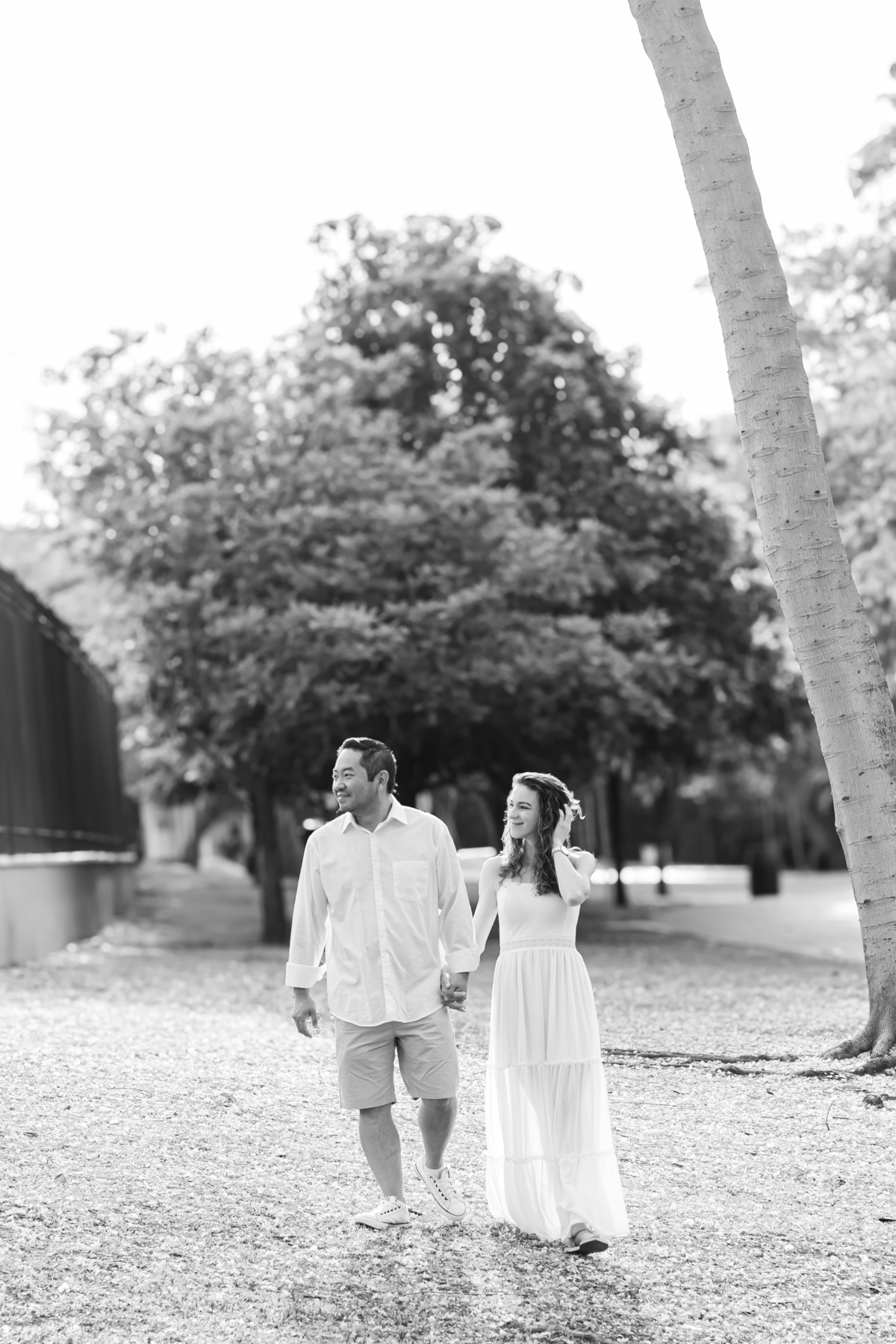 Ensaio pré-wedding em Ribeirão Preto realizado no Parque Olhos D’Água. Fotos românticas, naturais e cheias de emoção, capturadas por fotógrafo profissional especializado em casamentos e ensaios de casal ao ar livre.