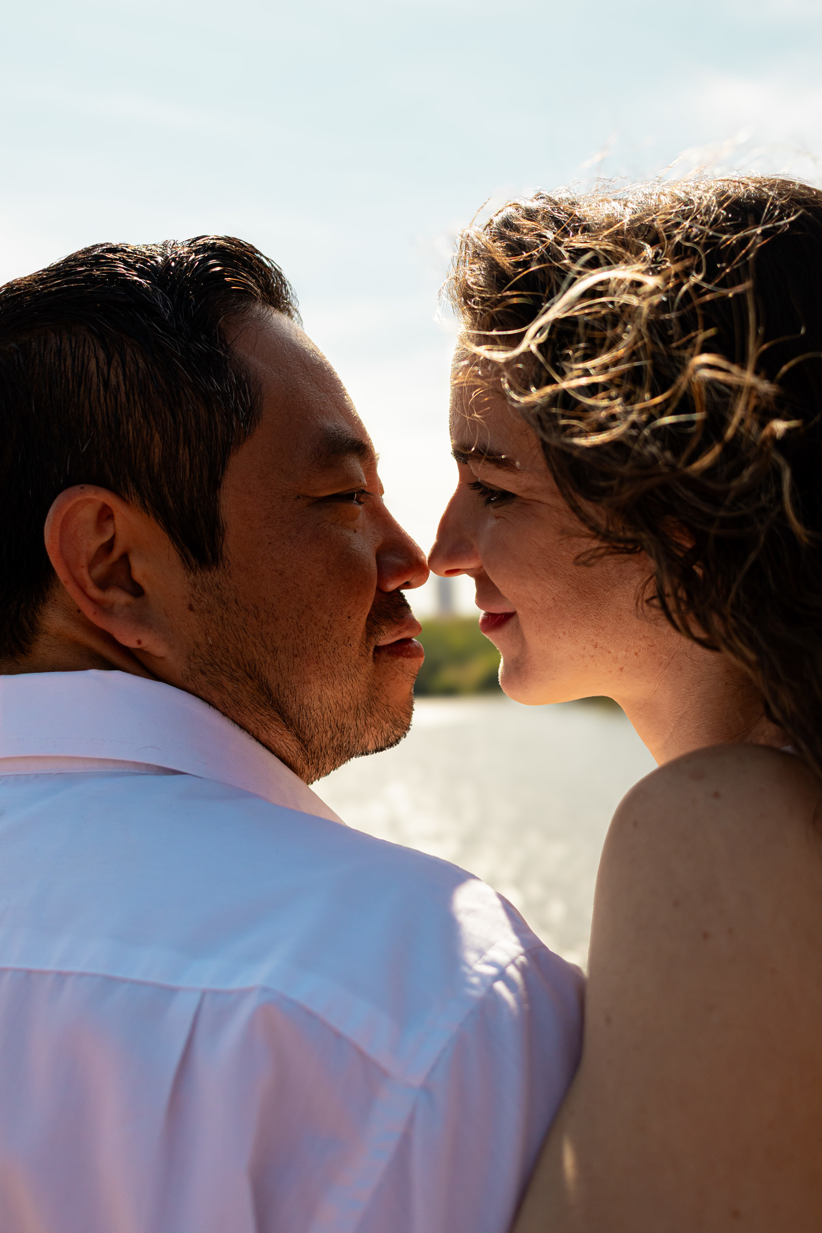 Ensaio pré-wedding em Ribeirão Preto realizado no Parque Olhos D’Água. Fotos românticas, naturais e cheias de emoção, capturadas por fotógrafo profissional especializado em casamentos e ensaios de casal ao ar livre.