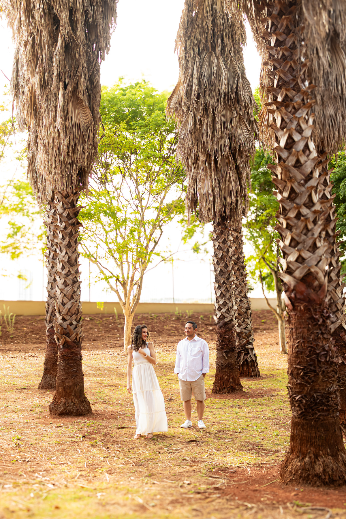 Ensaio pré-wedding em Ribeirão Preto realizado no Parque Olhos D’Água. Fotos românticas, naturais e cheias de emoção, capturadas por fotógrafo profissional especializado em casamentos e ensaios de casal ao ar livre.