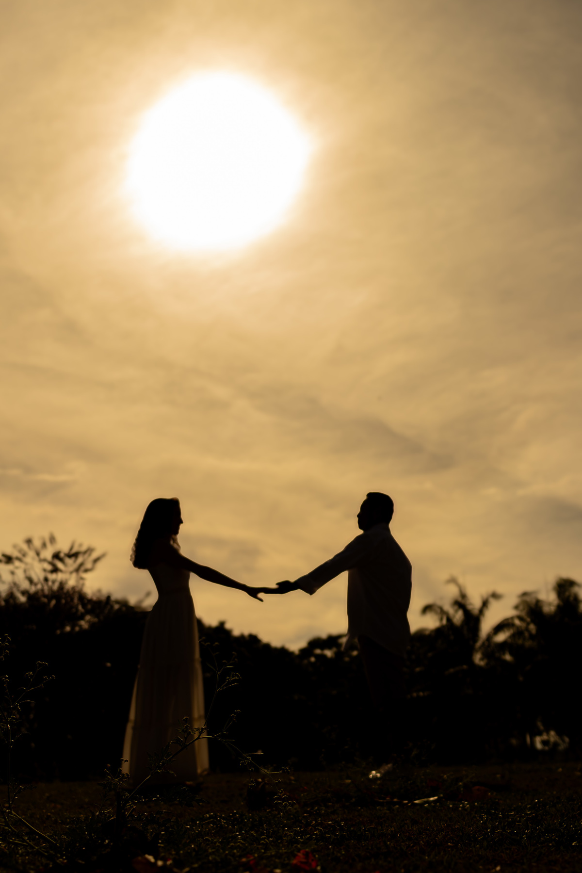 Ensaio pré-wedding em Ribeirão Preto realizado no Parque Olhos D’Água. Fotos românticas, naturais e cheias de emoção, capturadas por fotógrafo profissional especializado em casamentos e ensaios de casal ao ar livre.