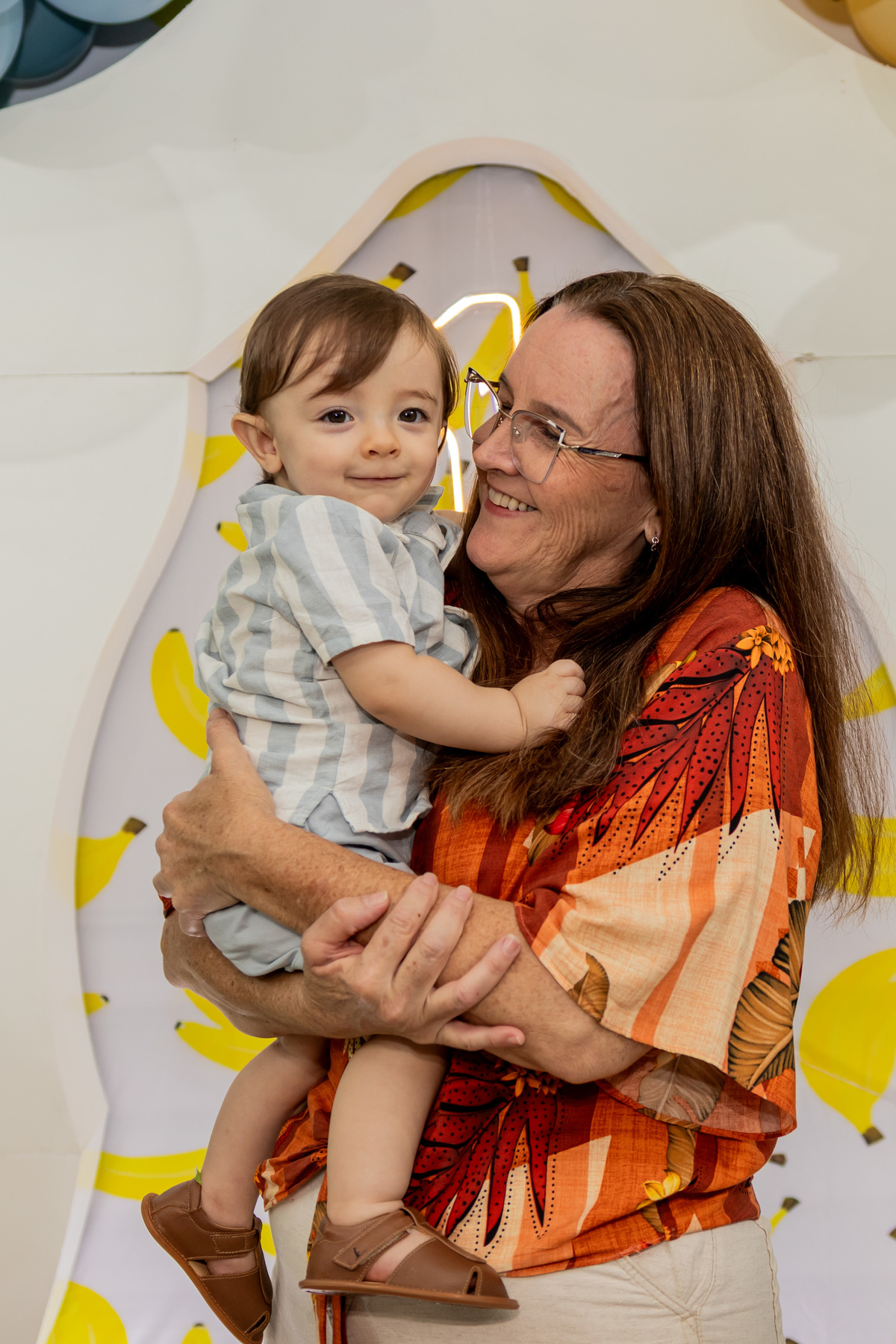 Fotografia de aniversário infantil de 1 ano em Ribeirão Preto. Cobertura completa de festa de aniversário com tema afetuoso, decoração e fotos da família.
