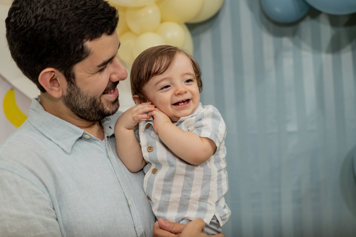 Fotografia de aniversário infantil de 1 ano em Ribeirão Preto. Cobertura completa de festa de aniversário com tema afetuoso, decoração e fotos da família.